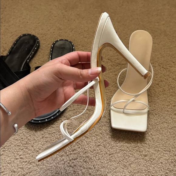 Wild Diva Women’s Black and Cream Sandals - Picture 2 of 3